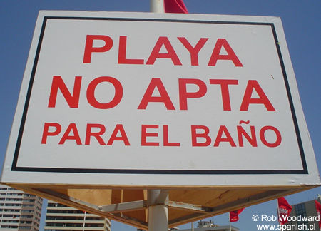 Playa no apta para el baño Sign in Spanish
